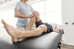 Physiotherapist-Maidenhead-knee-injury-768x542